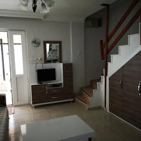 בית נופש Guendogdu Tatil Sitesinde Dubleks Villa סייד